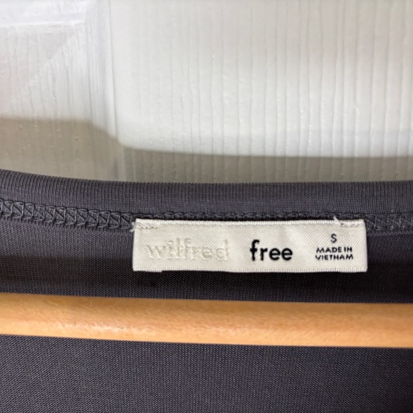 Aritzia Wilfred pocket t-shirt - Picture 2 of 2